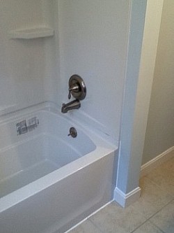 Bathtubs/Shower Surrounds